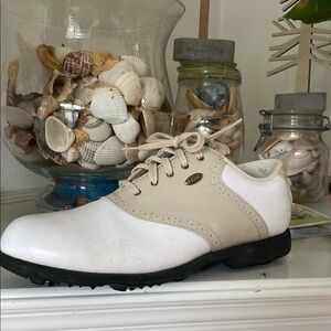 Women’s Etonic Two-Tone Golf Shoe in White and Beige